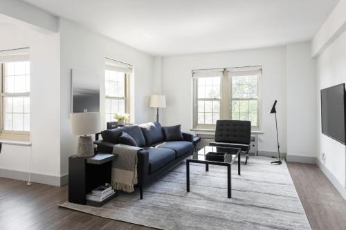 Spacious CWE 3BR near BJC by Zencity - image 2