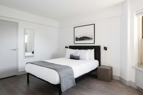 Spacious CWE 3BR near BJC by Zencity - image 6