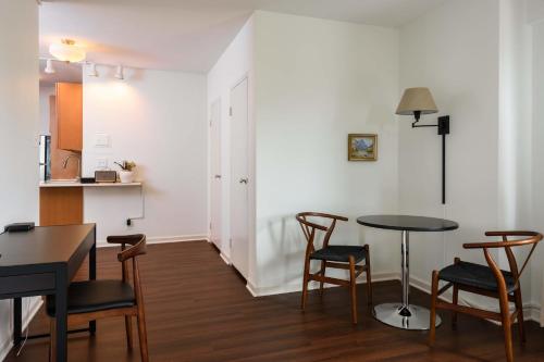 Warm CWE 1BR with Forest View by Zencity - image 3