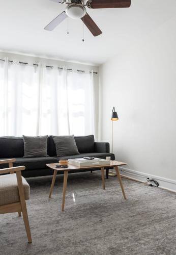 FRONTDESK Wicker Park 2 BR Apt with Courtyard