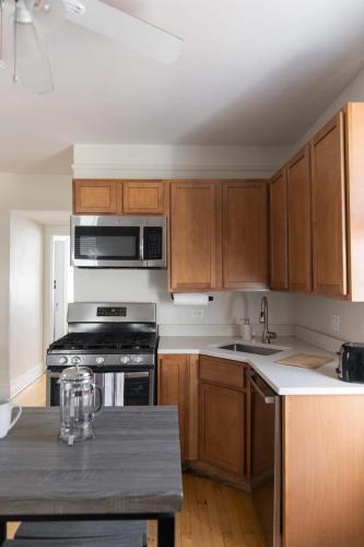 Updated Wicker Park 2BR with Courtyard by Zencity in Lincoln Park