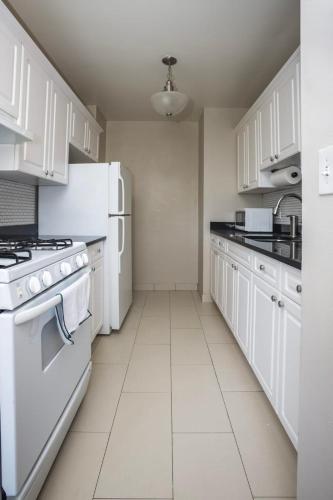 Historic HP 1BR with Fast Transit to UChicago & DT by Zencity - image 12