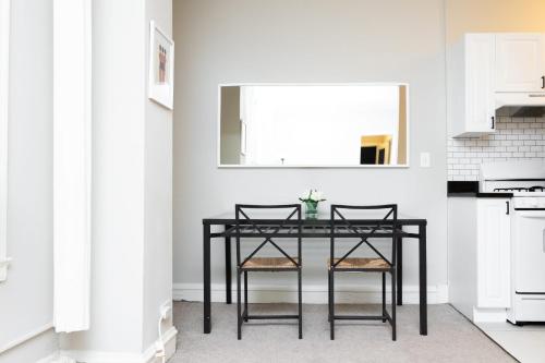 Historic HP 1BR with Fast Transit to UChicago & DT by Zencity - image 2