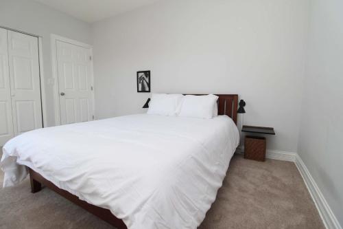 Updated West Town 2BR with Full Kitchen by Zencity in Wicker Park