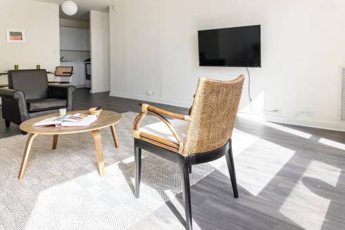 UChicago Shops Lake with Gym W&D by Zencity - image 8