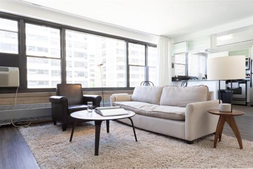 FRONTDESK 2 BR Apt near University of Chicago