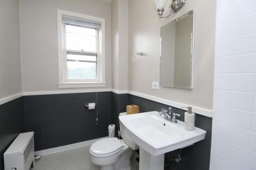 Historic HP 1BR with Fast Transit to UChicago & DT by Zencity - image 9
