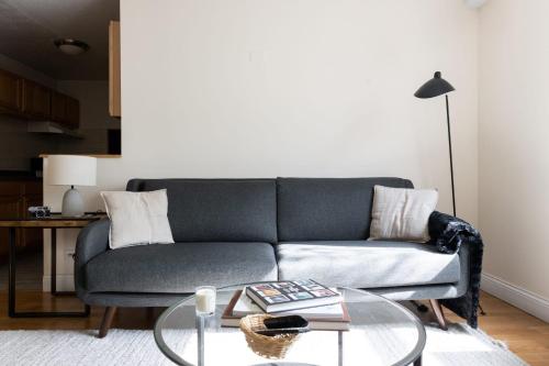Classic Ravenswood 1BR with Work Station by Zencity - image 4