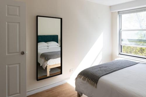 Classic Ravenswood 1BR with Work Station by Zencity - image 11