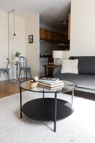 Classic Ravenswood 1BR with Work Station by Zencity - image 4