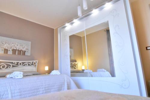 1 queen bed, 1 twin bed