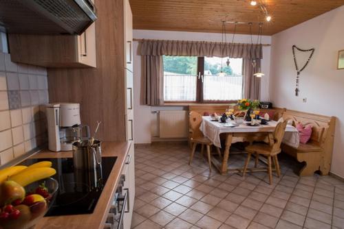 2 bedrooms, 3 beds