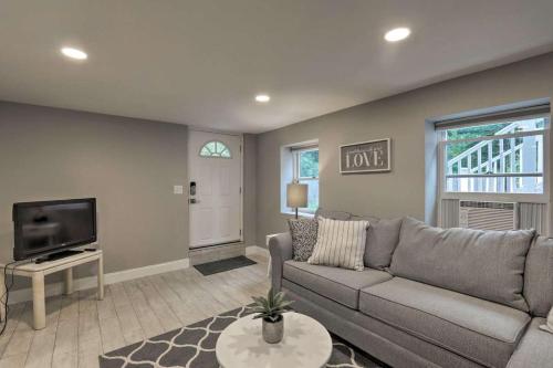 Cozy Quiet Getaway Surrounded by Nature - 19 Miles to Downtown Boston! in Wilmington, USA