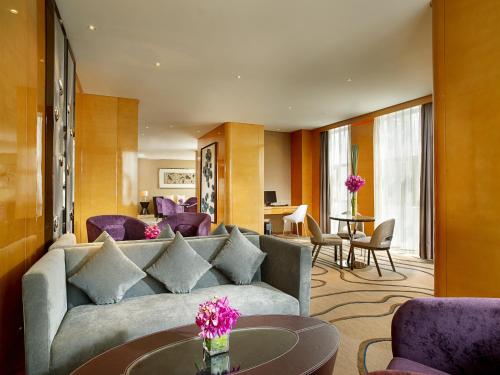 公共休息室/电视室, Sofitel Nanjing Galaxy Suning in 南京