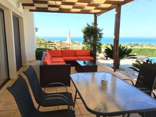 Villa Panorama - Stunning views in villa with hot tub, pool, garden