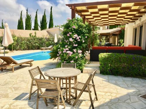 Villa Panorama - Stunning views in villa with hot tub, pool, garden