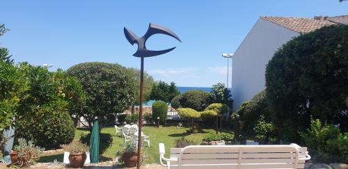 Casa con jardín a 40 metros de la playa. VR.