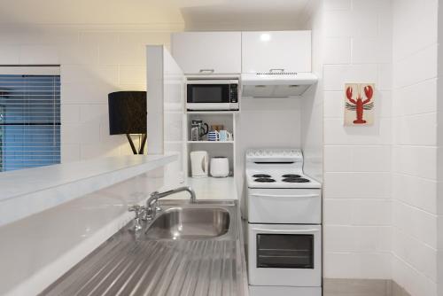 Superior Two-Bedroom Apartment image 8