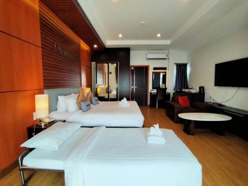 Family Room with Mountain View