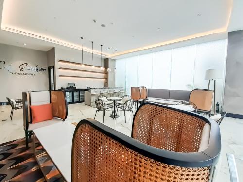 The Excelsior Hotel - 편의 시설/서비스