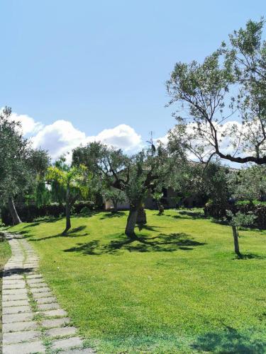 Beautiful house with sea view and amazing garden - image 2
