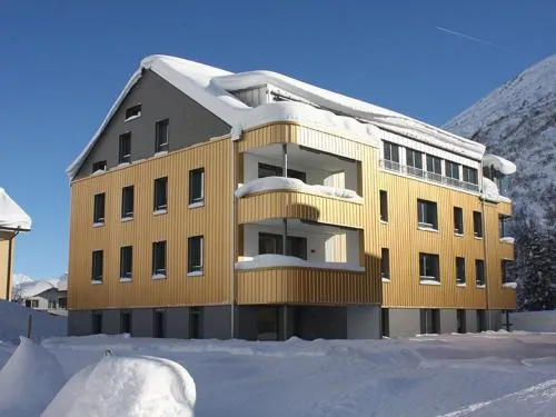 Realp-Andermatt 3,5 locali giardino privato In mezzo la natura, spettacolare per appassionati montanbike, pesca ecc In inverno fai sci di fondo dal giardino e con il treno davanti a casa si raggiunge in 5min il comprensorio scistico di Andermatt in Realp, Schweiz