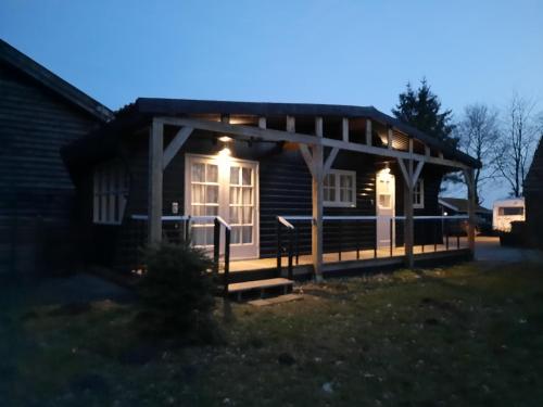 Chalet Het Wollinghuisje in Sellingen