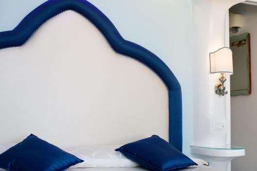 Superior Double Room with Sea View image 7