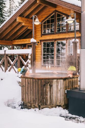 . Puruvesi Holiday Villas, Riuttahovi