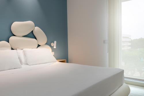 YOUMAMI Suite Hotel - image 11