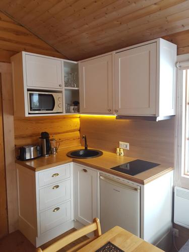 Konyha, Arina Cottages in Nasva Kula (Saaremaa)