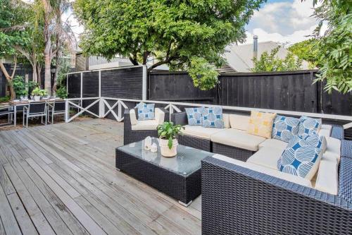 Classic Villa Retreat - Steps To Ponsonby Rd, Окленд (фото 6)