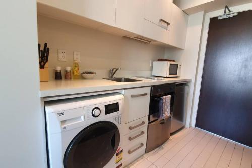 Central Studio With Balcony Views and Free WiFi