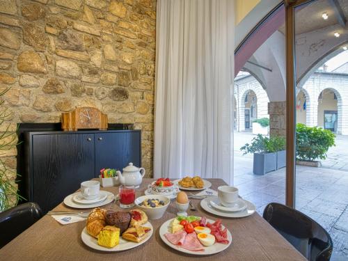 Essen und Erfrischungen, Hotel Piroscafo in Desenzano del Garda