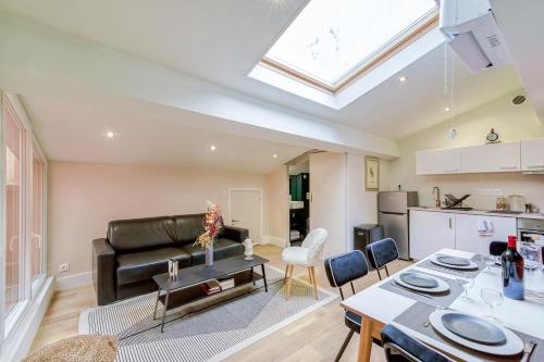 Kitchen, Appartements Emile Fourcand -Your Bordeaux Home near Brasserie le Johnston