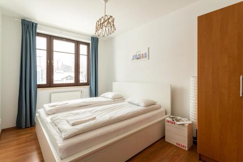 One-Bedroom Apartment image 3