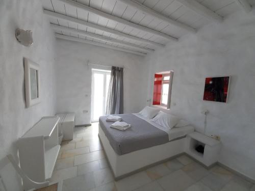 One-Bedroom Apartment image 6