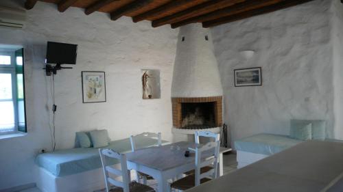 One-Bedroom Apartment image 5