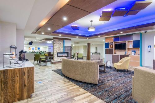Comfort Inn and Suites Pittsburgh - image 2