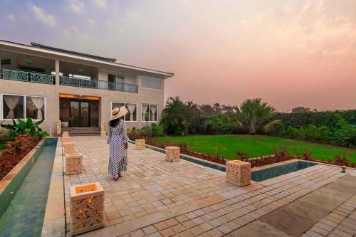 Umber Villa by StayVista - 5BHK Luxurious Villa with a Pvt Pool & Lawn