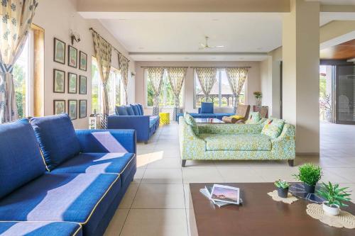 Umber Villa by StayVista - 5BHK Luxurious Villa with a Pvt Pool & Lawn