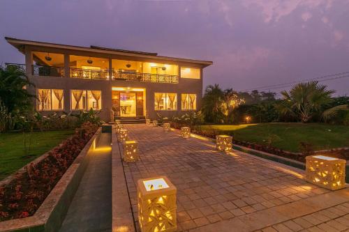 Umber Villa by StayVista - 5BHK Luxurious Villa with a Pvt Pool & Lawn