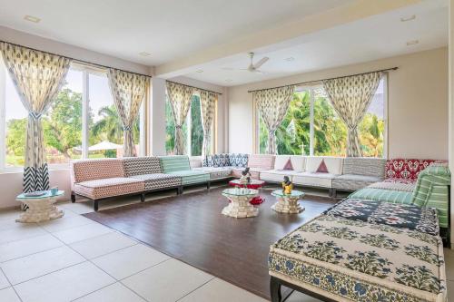 Umber Villa by StayVista - 5BHK Luxurious Villa with a Pvt Pool & Lawn