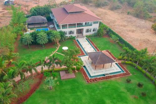 Umber Villa by StayVista - 5BHK Luxurious Villa with a Pvt Pool & Lawn