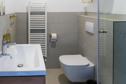 English House - image 14