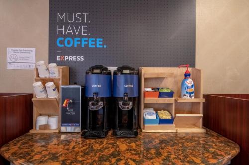Holiday Inn Express Hotel & Suites Pittsburgh Airport by IHG in Robinson Township, USA