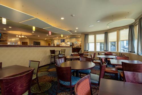 Holiday Inn Express Hotel & Suites Pittsburgh Airport by IHG in Robinson Township, USA