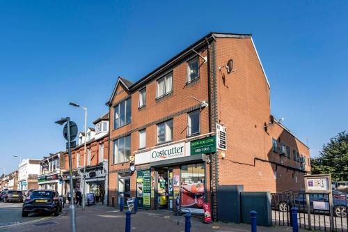 MPL Apartments - Queens Broadway F3