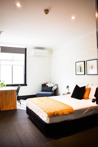 The Sherwood Hotel in ลิสมอร์