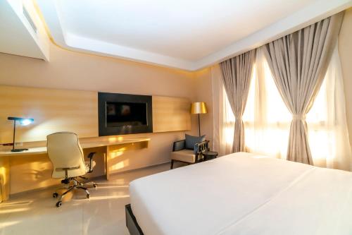 King Room with City View image 3